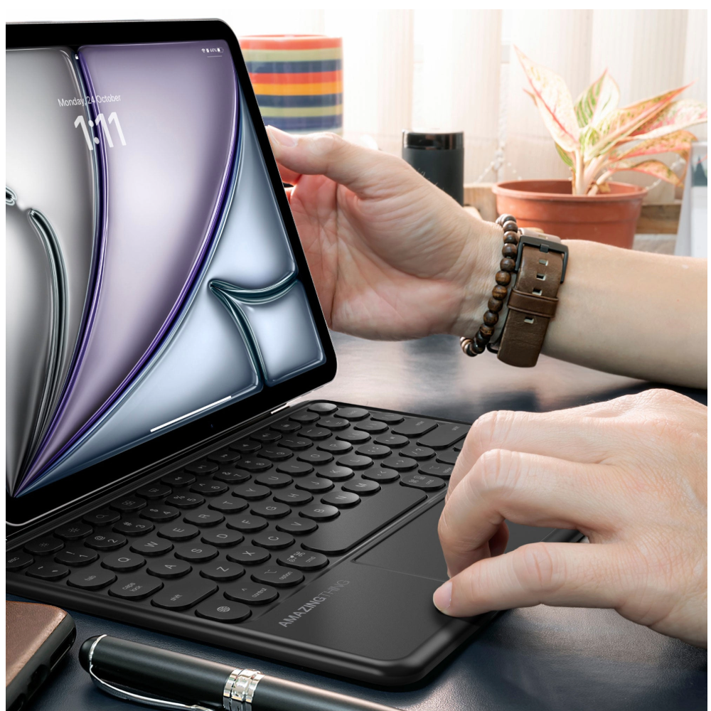 BUILT-IN TRACKPAD & FOLDABLE COVER